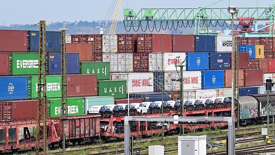 Chinas Exporte sind im August erneut deutlich gestiegen. (Symbolbild) Chinas Exporte sind im August erneut deutlich gestiegen. (Symbolbild)