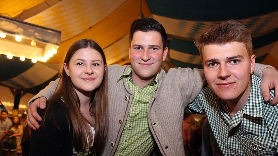 Die Fr&uuml;hjahrsdult 2017 in Landshut neigt sich dem Ende entgegen. Grund genug, noch einmal richtig in den Bierzelten zu feiern - abgerundet vom traditionellen Feuerwerk.