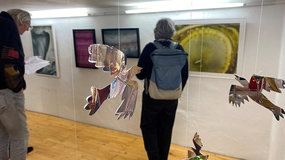 Ihre ganz unterschiedlichen Ansätze präsentieren die Künstler auf Fotografien im Weytterturm. Ihre ganz unterschiedlichen Ansätze präsentieren die Künstler auf Fotografien im Weytterturm.