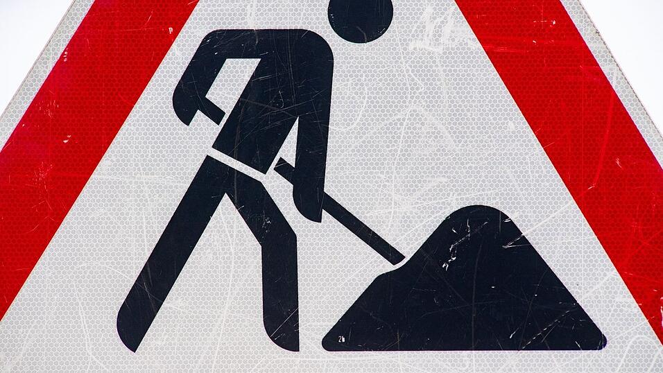 In Bayern haben sechs Bauprojekte an Bundesstraßen und Autobahnen die Freigabe bekommen. (Symbolbild)