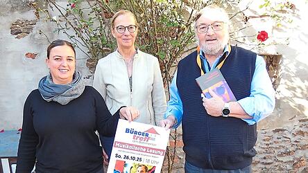 Freuen sich auf die musikalische Lesung am 26. Oktober: Musikerin Stephanie Haberl, Autorin Gesina Stärz und Alois Nock vom Bürgertreff am Böhmertor (von links).