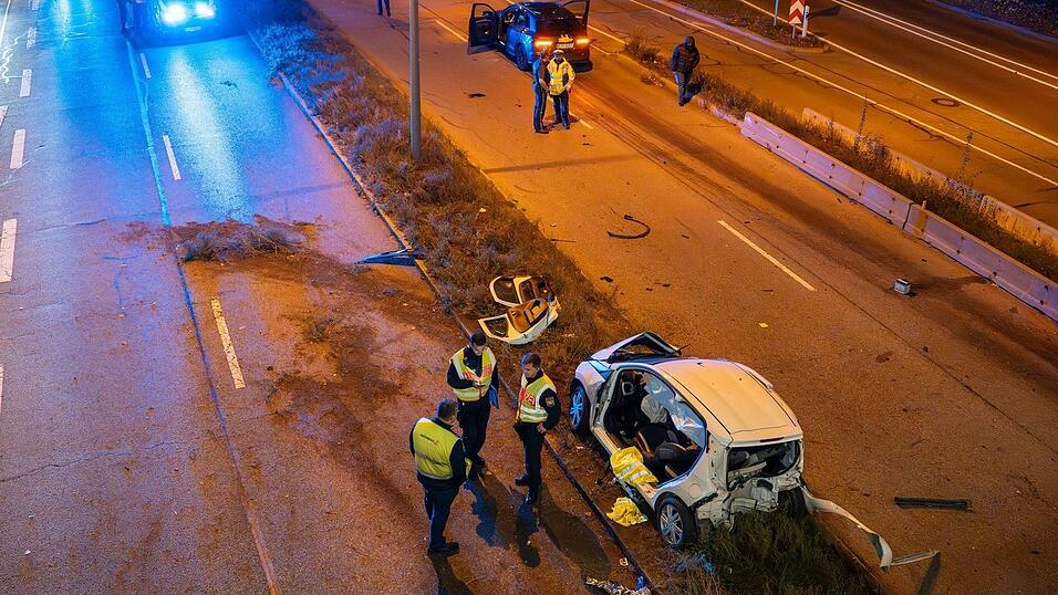 Bei einem Unfall in München sind mehrere Personen verletzt worden.