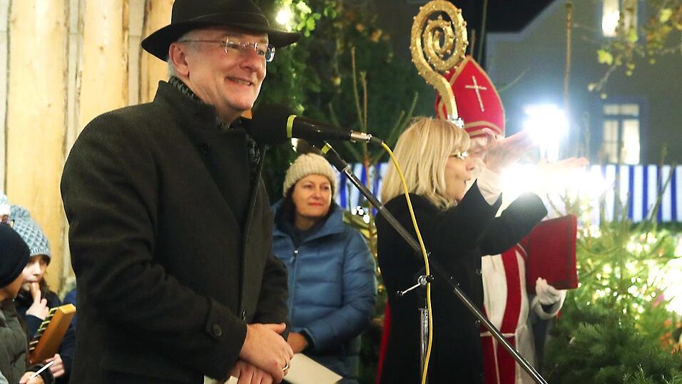 Am Donnerstagabend wurde der 40. Landshuter Christkindlmarkt er&ouml;ffnet.