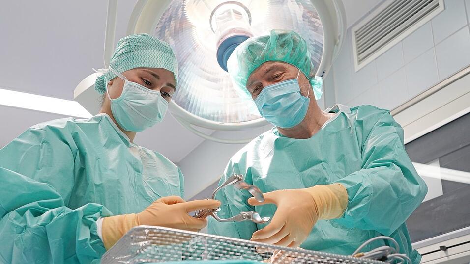 Der Erhalt der Kliniken kosten den Kreis viel Geld.