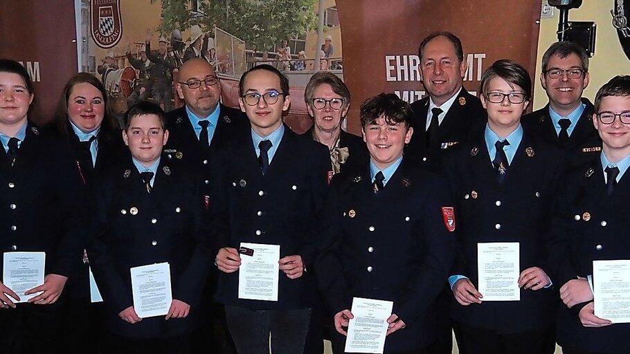 Elias Beck, Anton Hilpert, Erik Jahn, Lena Kerscher, Louis Kerscher, Victor Onofrei, Tim Reiser, Leonhard Schreieck, Markus Szydlowski und Johanna Weigl sind neu in der Jugendgruppe; Josef Falk und Pavlina Kunesova neue aktive Kr&auml;fte.