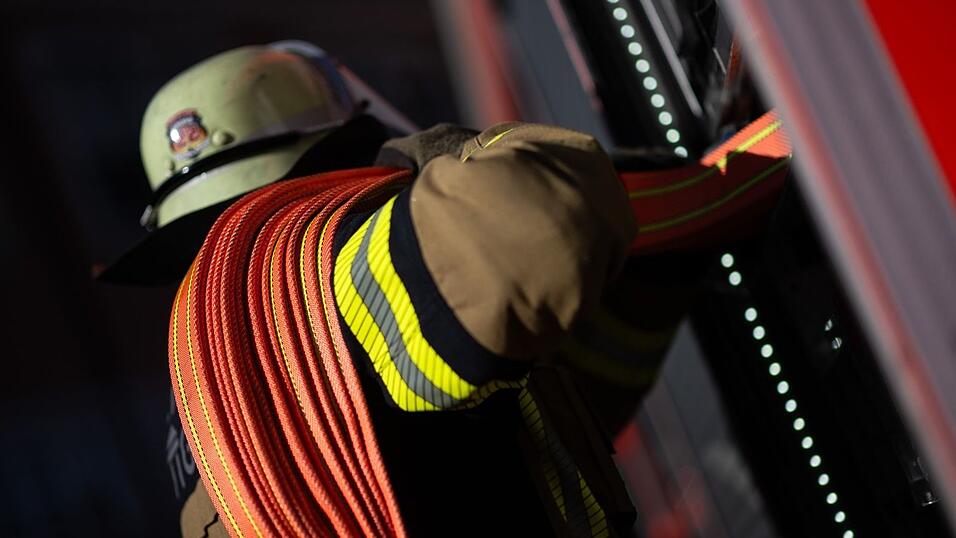 Die Feuerwehr konnte die Flammen rasch l&ouml;schen. (Symbolbild)