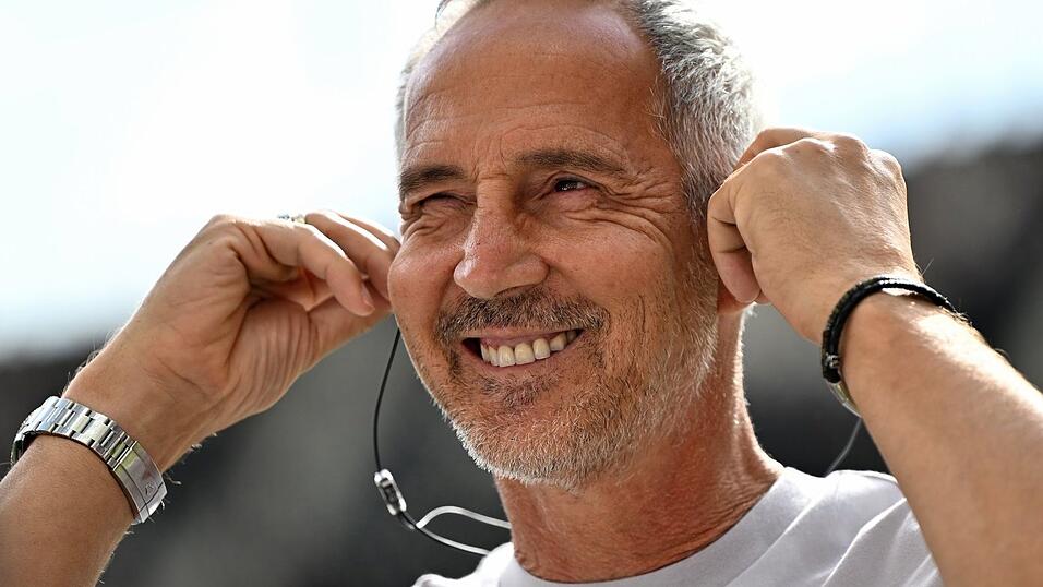 Adi Hütter und die Eintracht empfangen Freiburg. Adi Hütter und die Eintracht empfangen Freiburg.