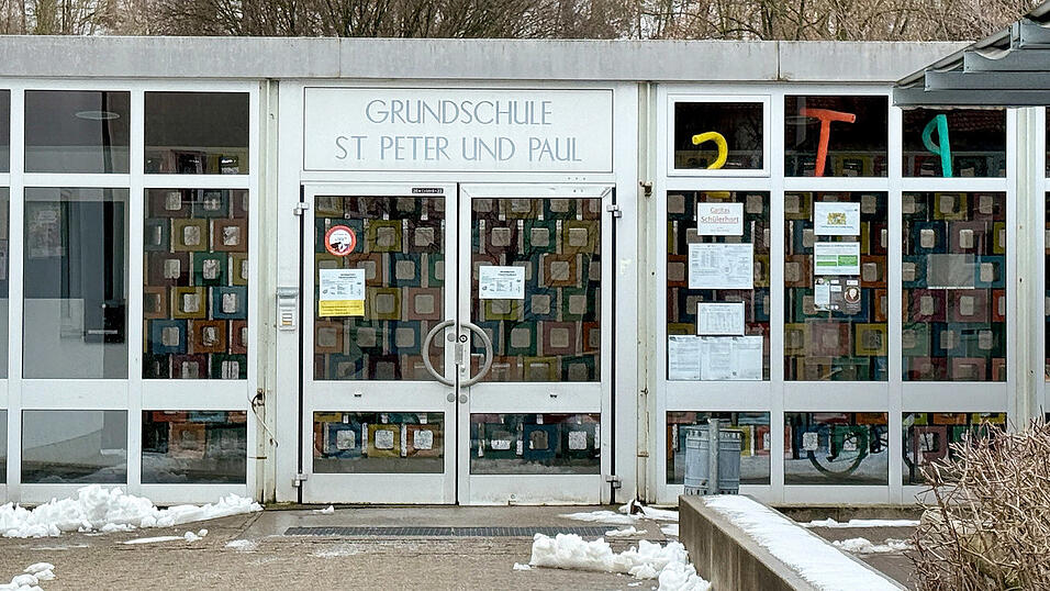 Die 68 Jahre alte Grundschule St. Peter und Paul besuchen aktuell 380 Kinder in vier Z&uuml;gen. Ausgelegt ist sie auf drei Z&uuml;ge.