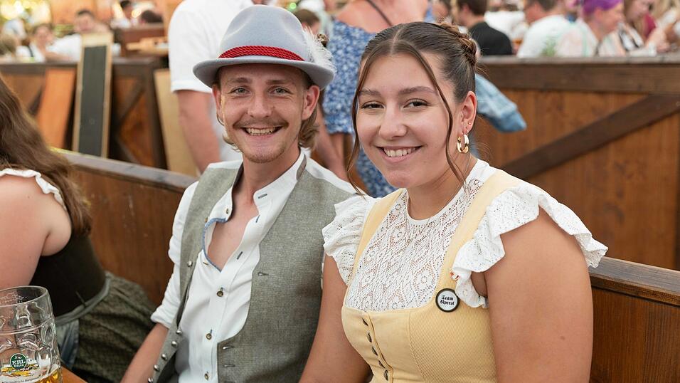 Die Partybilder vom Montag, 10. August, aus dem Festzelt Wenisch. Die Partybilder vom Montag, 10. August, aus dem Festzelt Wenisch.
