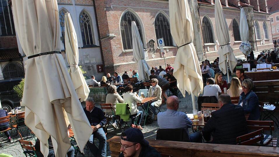 Die Landshuter genießen die neuen Freiheiten und das gute Wetter. Die Landshuter genießen die neuen Freiheiten und das gute Wetter.