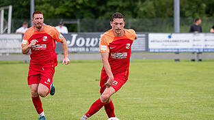 Die Offensive der SpVgg Hankofen rund um Neuzugang Tobias Gayring (rechts) präsentierte sich stark in Halbzeit zwei. Die Offensive der SpVgg Hankofen rund um Neuzugang Tobias Gayring (rechts) präsentierte sich stark in Halbzeit zwei.