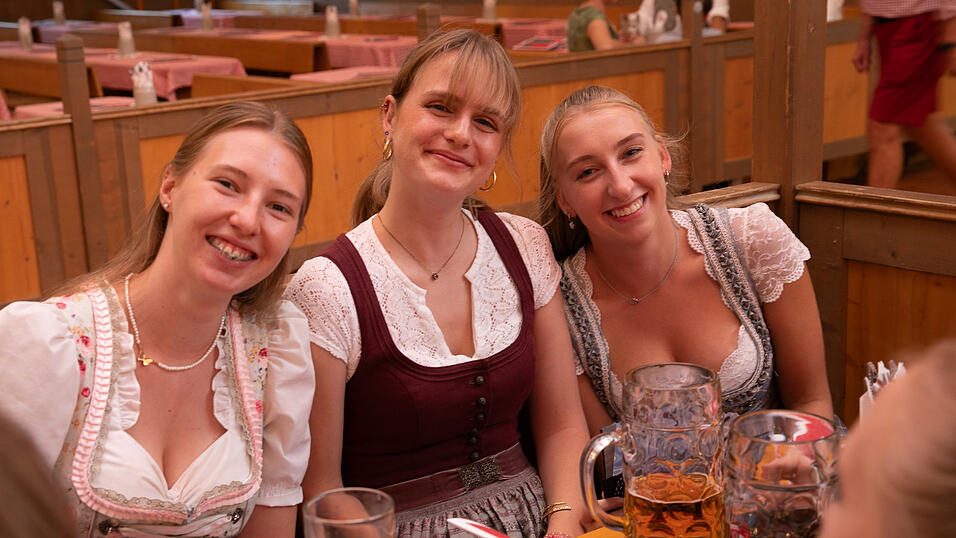 Die Partybilder vom Sonntag, 10. August, aus dem Festzelt Krönner. Die Partybilder vom Sonntag, 10. August, aus dem Festzelt Krönner.