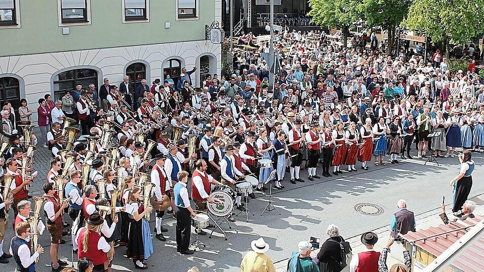 H&ouml;hepunkt war das Gemeinschaftskonzert mit rund 180 Musikern aller Kapellen.