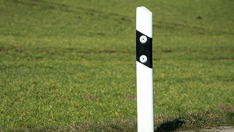 Die beiden gestohlenen Pfosten hatten die Jugendlichen detailliert beschriftet. (Symbolbild)