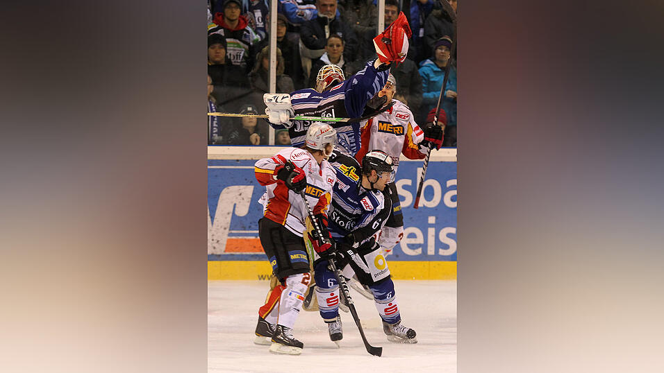 Barry Brust war bei den Fans der Straubing Tigers aufgrund seiner spektakulären Spielweise beliebt.