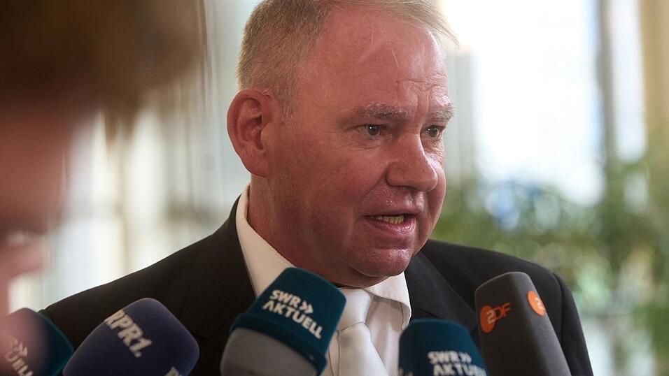 Verteidiger Volker Klein erklärte, dass der Angeklagte die Tat vollumfänglich einräumt. Verteidiger Volker Klein erklärte, dass der Angeklagte die Tat vollumfänglich einräumt.