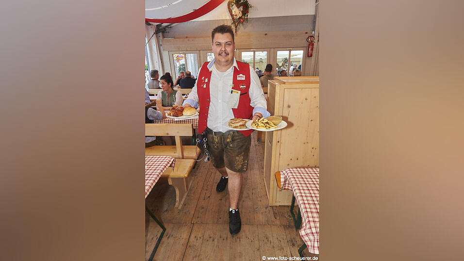 Die Partybilder vom Sonntag, 18. August, aus dem Festzelt Lechner. Die Partybilder vom Sonntag, 18. August, aus dem Festzelt Lechner.