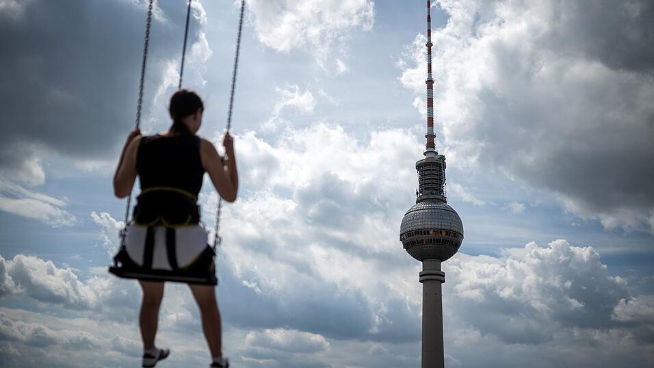 So mancher freut sich auch über Wolken am Himmel. So mancher freut sich auch über Wolken am Himmel.