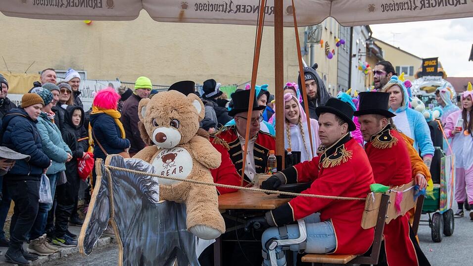Ausgelassene Stimmung herrschte beim Faschingsumzug in Hofkirchen.