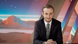 Auf gewohnt ironische Weise k&uuml;ndigte Jan B&ouml;hmermann am Samstag an, in n&auml;chster Zeit von der Fernseh-Arbeit Abstand zu nehmen.
