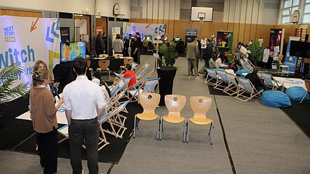 Blick in die Realschul-Sporthalle, die zu einem Treffpunkt der bayerischen E-Sport-Szene wurde.