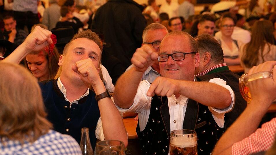 Die Partybilder vom Freitag, 12. August 2022, aus dem Festzelt Nothaft.