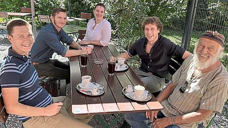 Beantworteten alle Fragen gut gelaunt: Der Gangerl (v.r.) mit Julian Wittmann, Verena Dollinger, Kilian von Stackelberg und Thomas Wittmann.