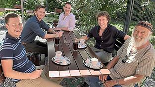 Beantworteten alle Fragen gut gelaunt: Der Gangerl (v.r.) mit Julian Wittmann, Verena Dollinger, Kilian von Stackelberg und Thomas Wittmann.