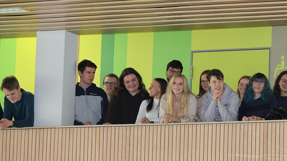 Als die j&uuml;ngsten BSGler ihre selbstgereimten Motivationsspr&uuml;che f&uuml;r die &bdquo;Gro&szlig;en&ldquo; vortrugen, wurde so mancher Abiturient doch sentimental.