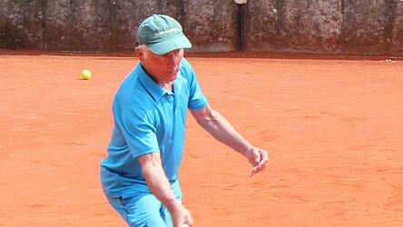 Otto Seidl steht immer richtig zum Ball, was seine Schläge sehr präzise macht.