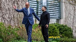 Kanzler Friedrich Merz schlägt einen neuen Weg für die Ukraine vor. (Archivbild) Kanzler Friedrich Merz schlägt einen neuen Weg für die Ukraine vor. (Archivbild)