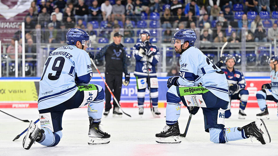 Einstimmung auf die neue Eishockey-Saison: Die Straubing Tigers beim Training.