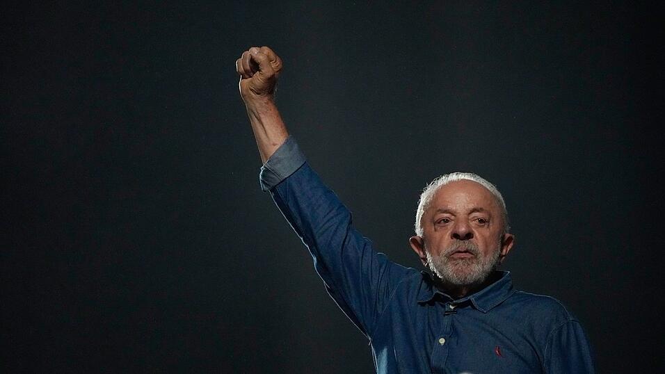 Der Linkspolitiker Lula wurde zum Sieger der Präsidentenwahl erklärt. Der Linkspolitiker Lula wurde zum Sieger der Präsidentenwahl erklärt.