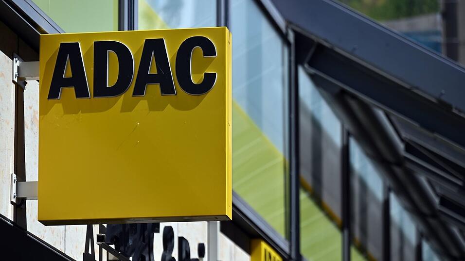 Der ADAC Südbayern wirbt angesichts gestiegener Unfallzahlen mit jungen Fahrern für Fahrtraining. (Symbolbild) Der ADAC Südbayern wirbt angesichts gestiegener Unfallzahlen mit jungen Fahrern für Fahrtraining. (Symbolbild)