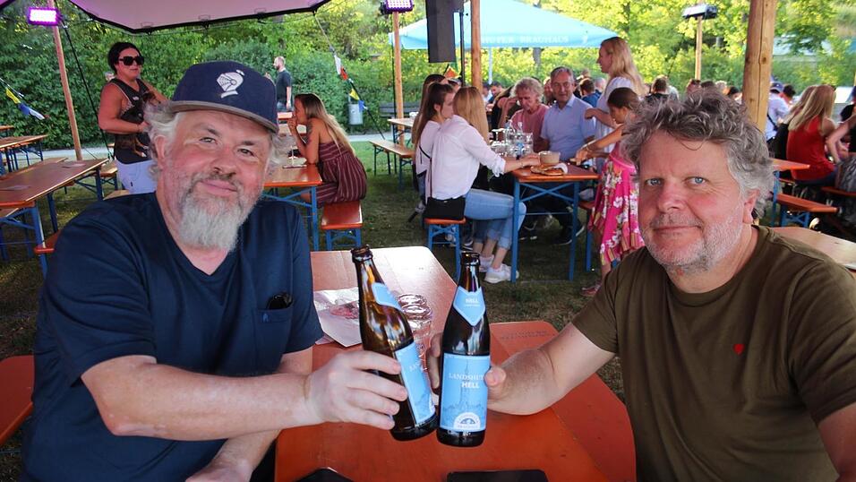 Die Besucher genossen den ersten Abend des Sommergartens auf der Mühleninsel. Die Besucher genossen den ersten Abend des Sommergartens auf der Mühleninsel.
