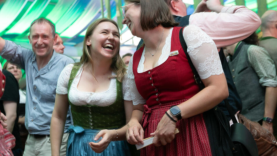 Die Partybilder vom Freitag, 8. August, aus dem Festzelt Wenisch. Die Partybilder vom Freitag, 8. August, aus dem Festzelt Wenisch.