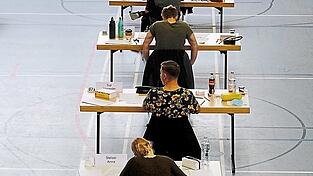 Gern und oft werden in der Turnhalle Abiturpr&uuml;fungen geschrieben.