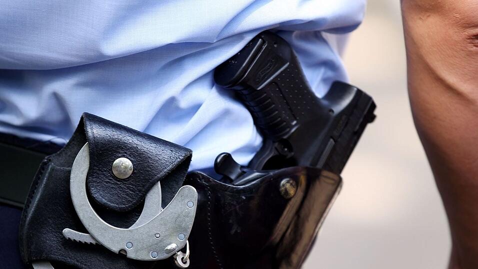 Wer Polizist werden will, muss dafür mehrere Eignungstests bestehen. Wer Polizist werden will, muss dafür mehrere Eignungstests bestehen.