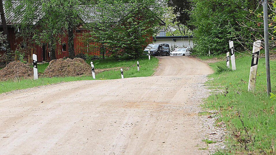 Abgesegnet und vergeben ist der Ausbau des bislang nicht staubfreien Verbindungsweges vom Pandurenberg Richtung Rehmoosstra&szlig;e/Gewerbegebiet Nord in Elsendorf.