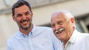 Sie haben gut lachen: Rentner Bruno Schmaus hat dem Münchner Kommissariat eine Festnahme beschert. Sie haben gut lachen: Rentner Bruno Schmaus hat dem Münchner Kommissariat eine Festnahme beschert.