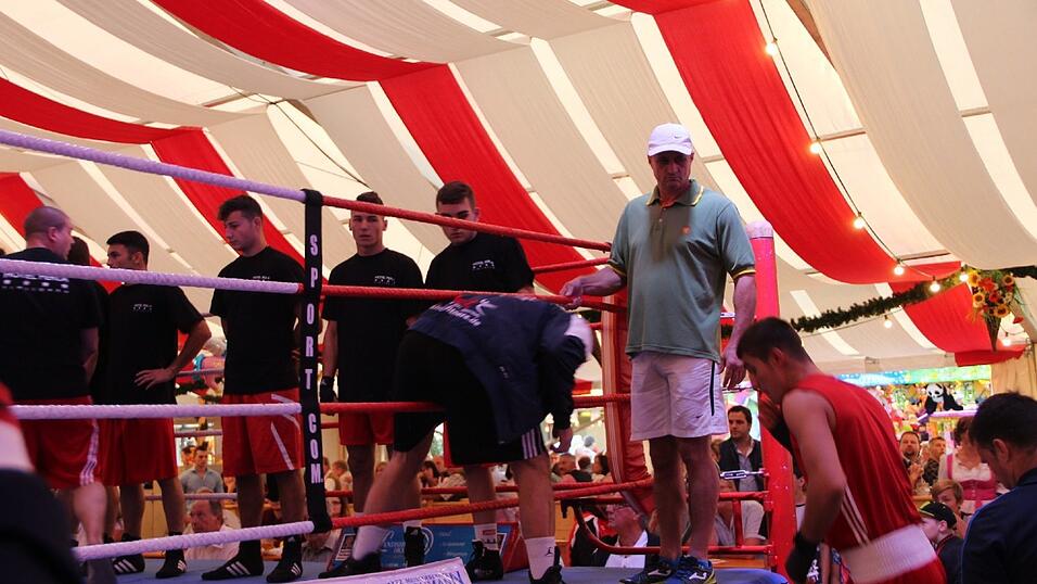 Im Lechner-Festzelt hie&szlig; es am Sonntag wieder 'Let&acute;s get ready to rumble'.