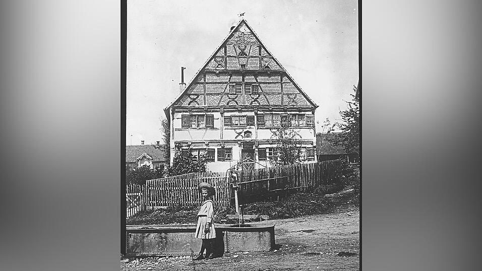 Steht oder stand dieses alte Haus in der Oberpfalz oder in Franken? Das Fachwerk legt das nahe, sagt Daniela Sandner vom Bayerischen Landesverein f&uuml;r Heimatpflege.