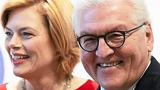 Bundesagrarministerin Julia Klöckner und Bundespräsident Frank-Walter Steinmeier beim Rundgang.