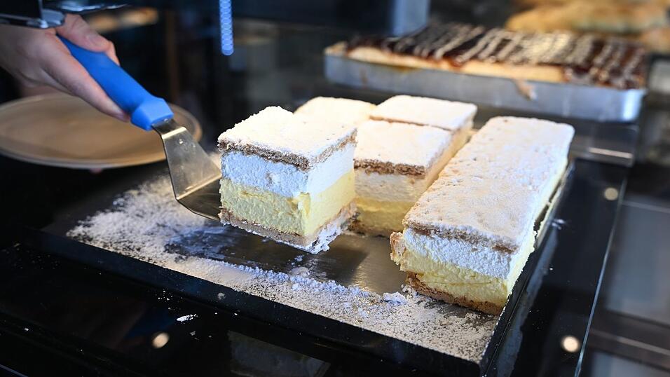Die Vanillecreme-Schnitte ist auch ein beliebter Klassiker.