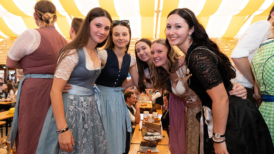 Die Partybilder vom Sonntag, 11. August 2024, aus dem Festzelt Nothaft. Die Partybilder vom Sonntag, 11. August 2024, aus dem Festzelt Nothaft.