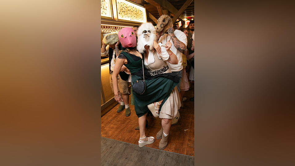 Die Partybilder vom Montag, 18. August, aus dem Festzelt Krönner. Die Partybilder vom Montag, 18. August, aus dem Festzelt Krönner.