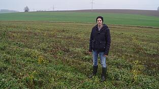 Auf dem Feld in Pfaffenbach, auf dem Landwirt Michael Kollmannsberger steht, könnte eine Agri-PV-Anlage entstehen.