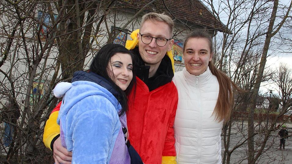 Viele Faschings-Fans haben sich am Samstag den Umzug in Langenbach angesehen. Viele Faschings-Fans haben sich am Samstag den Umzug in Langenbach angesehen.