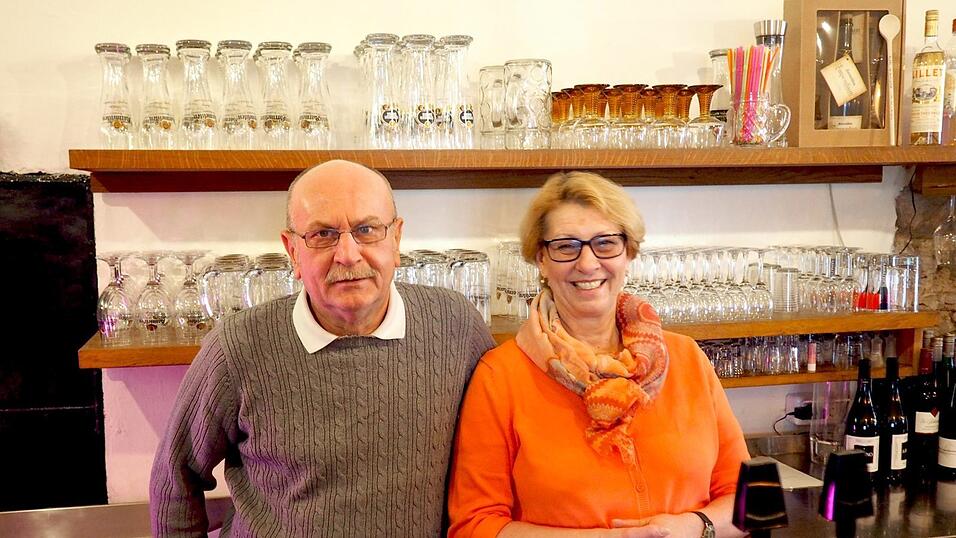Die Wirtsleute: Wie schon Bahnhof und 'R&ouml;hrl' f&uuml;hrt Wolfgang Knorr das 'Klarl' gemeinsam mit seiner Frau Susanne.