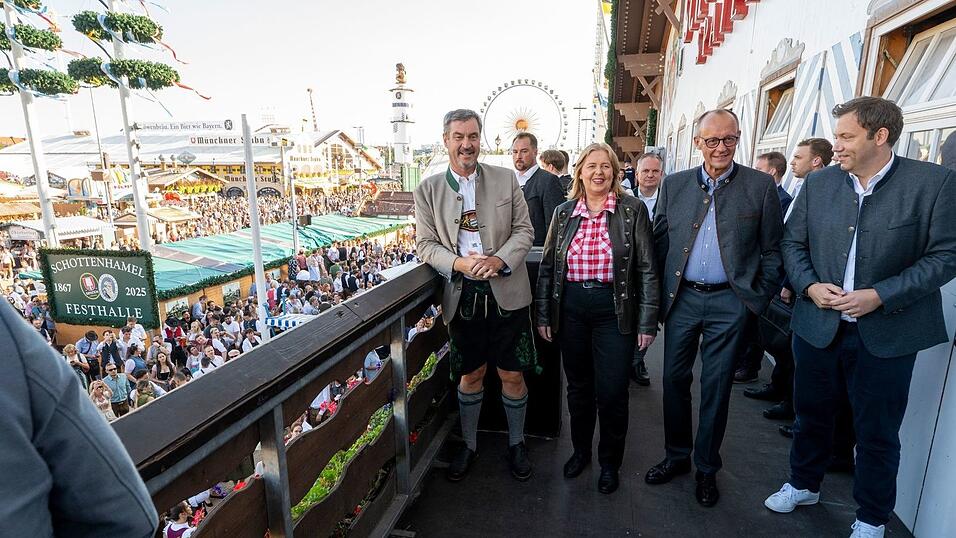 Überraschungsbesuch auf der Wiesn: Bundeskanzler Friedrich Merz (CDU) ist auf dem Oktoberfest aufgetaucht. Überraschungsbesuch auf der Wiesn: Bundeskanzler Friedrich Merz (CDU) ist auf dem Oktoberfest aufgetaucht.